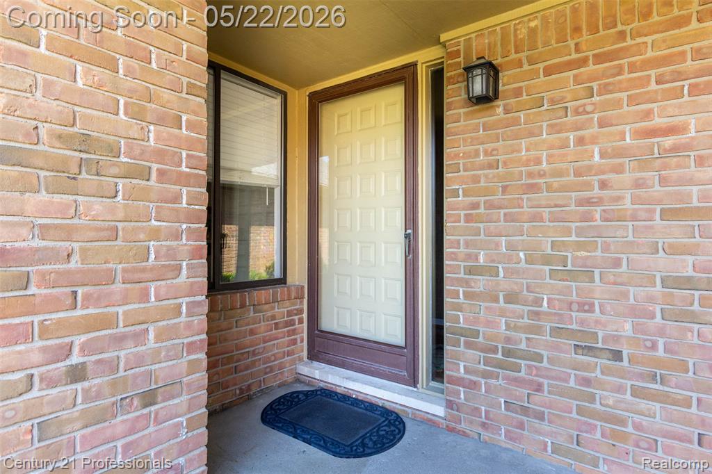 574 Tennyson Rochester, MI 48307 - Photo 4 of 48