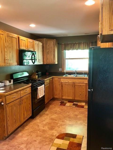 206 Brockway Road Yale, MI 48097 - Photo 3 of 14 IMG_9204.jpg