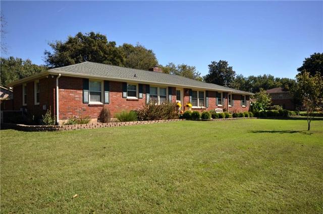 223 Cherokee Road Hendersonville, TN 37075 - Photo 4 of 20 Gallery Image 4