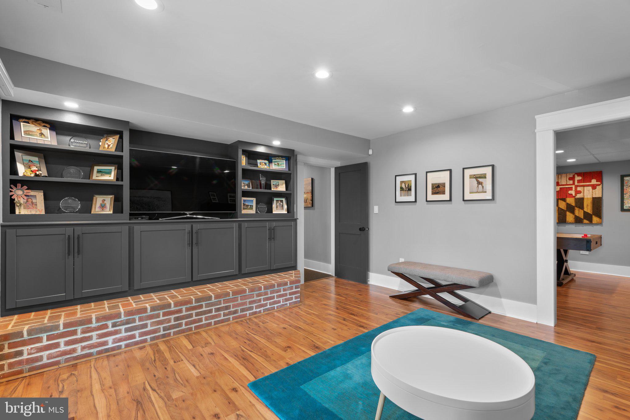 910 Lynch Drive Arnold, MD 21012 - Photo 41 of 67 a living room with furniture