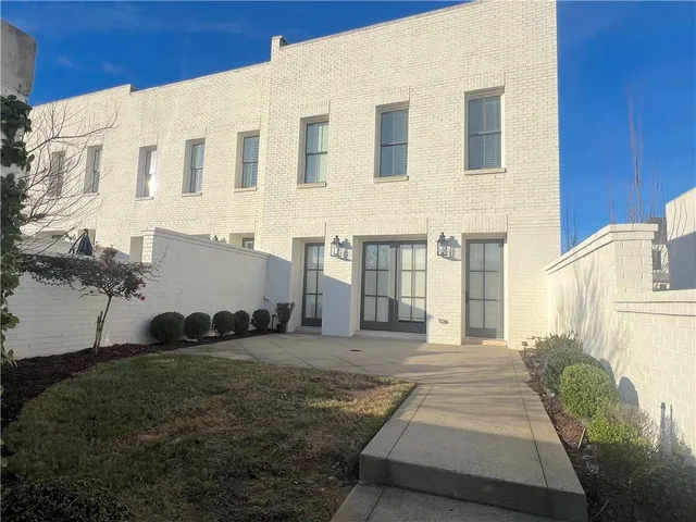 a view of a large white building