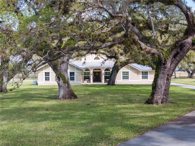 $695,000 | 1132 Riverbend Drive, LaBelle, FL 33935