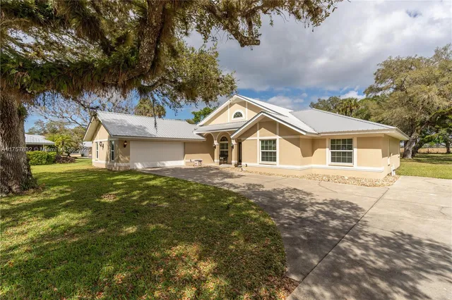 $695,000 | 1132 Riverbend Drive, LaBelle, FL 33935