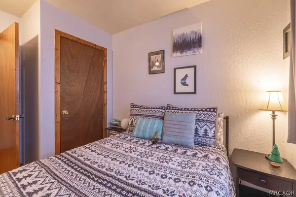 a bedroom with a bed and a dresser in it