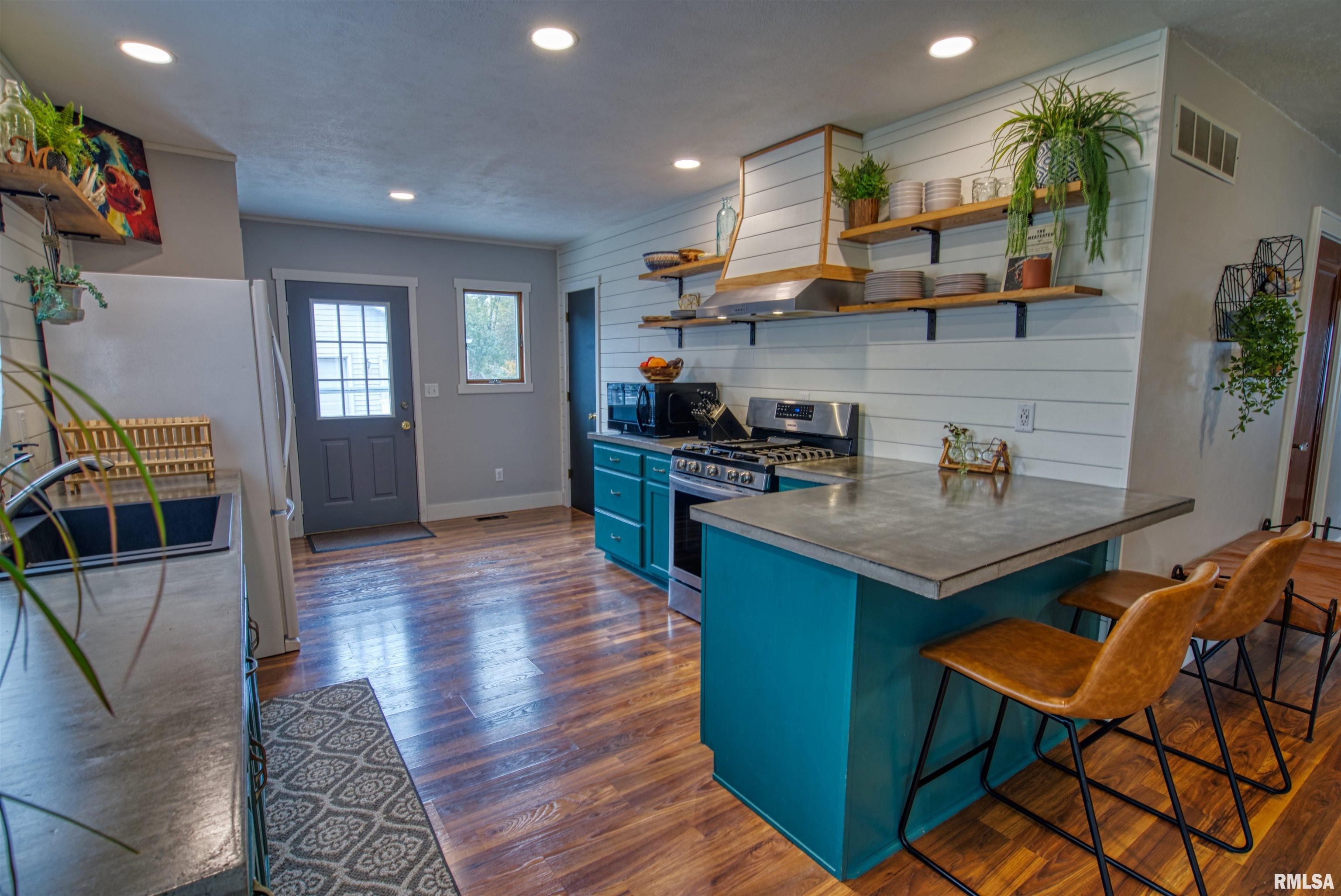 800 Spring Street Washington, IL 61571 - Photo 10 of 35 Gallery Image 10