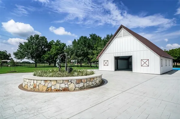 a view of a house with entertaining space