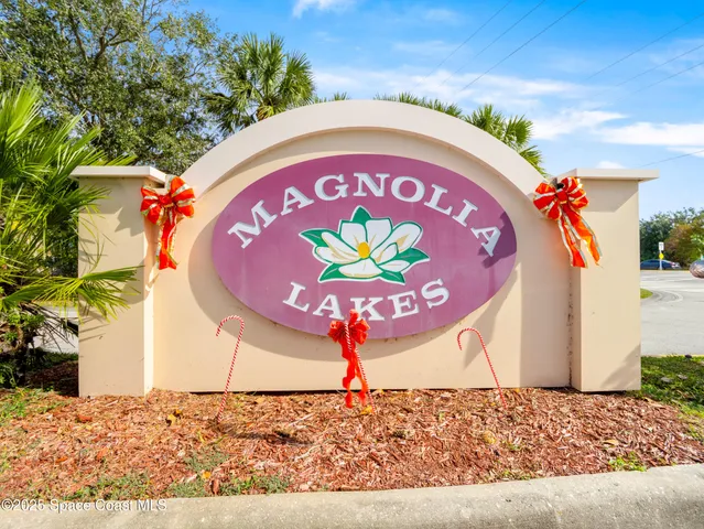 a sign that is on the side of the road