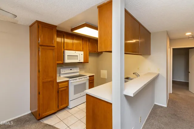 $2,200 | 2623 Antonio Drive, Unit 105, Camarillo, CA 93010