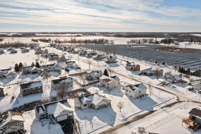 $299,900 | 213 Summerfield Lane, Waverly, MN 55390