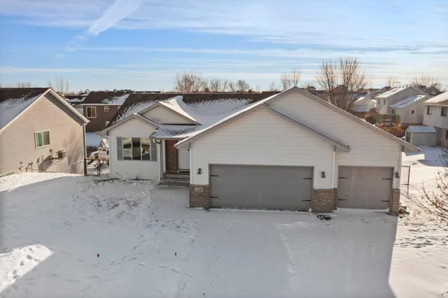$299,900 | 213 Summerfield Lane, Waverly, MN 55390