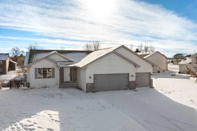 $299,900 | 213 Summerfield Lane, Waverly, MN 55390