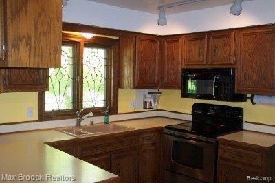 770 Birch Tree Lane Rochester, MI 48306 - Photo 10 of 22 Birch Tree Kitchen