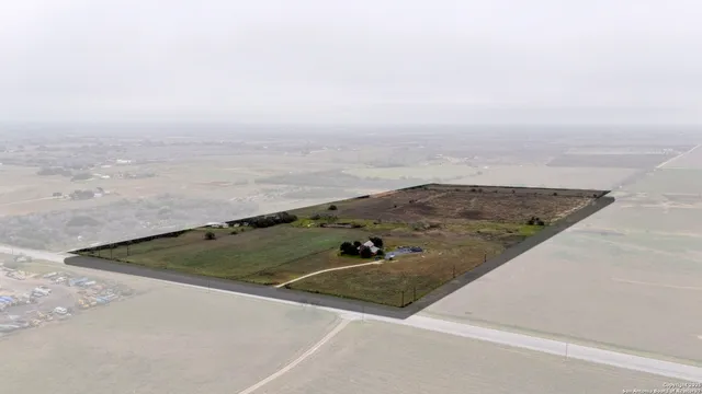 $689,000 | 3893 Highway 97, Floresville, TX 78114