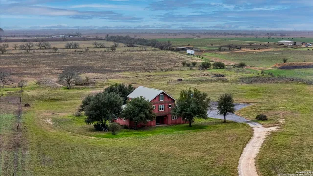 $689,000 | 3893 Highway 97, Floresville, TX 78114