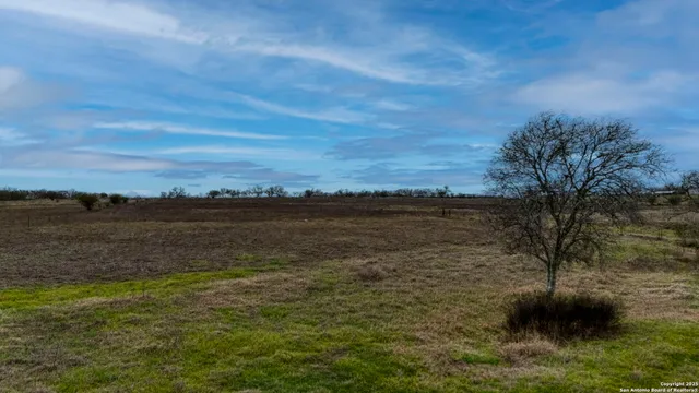 $689,000 | 3893 Highway 97, Floresville, TX 78114