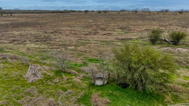 $689,000 | 3893 Highway 97, Floresville, TX 78114