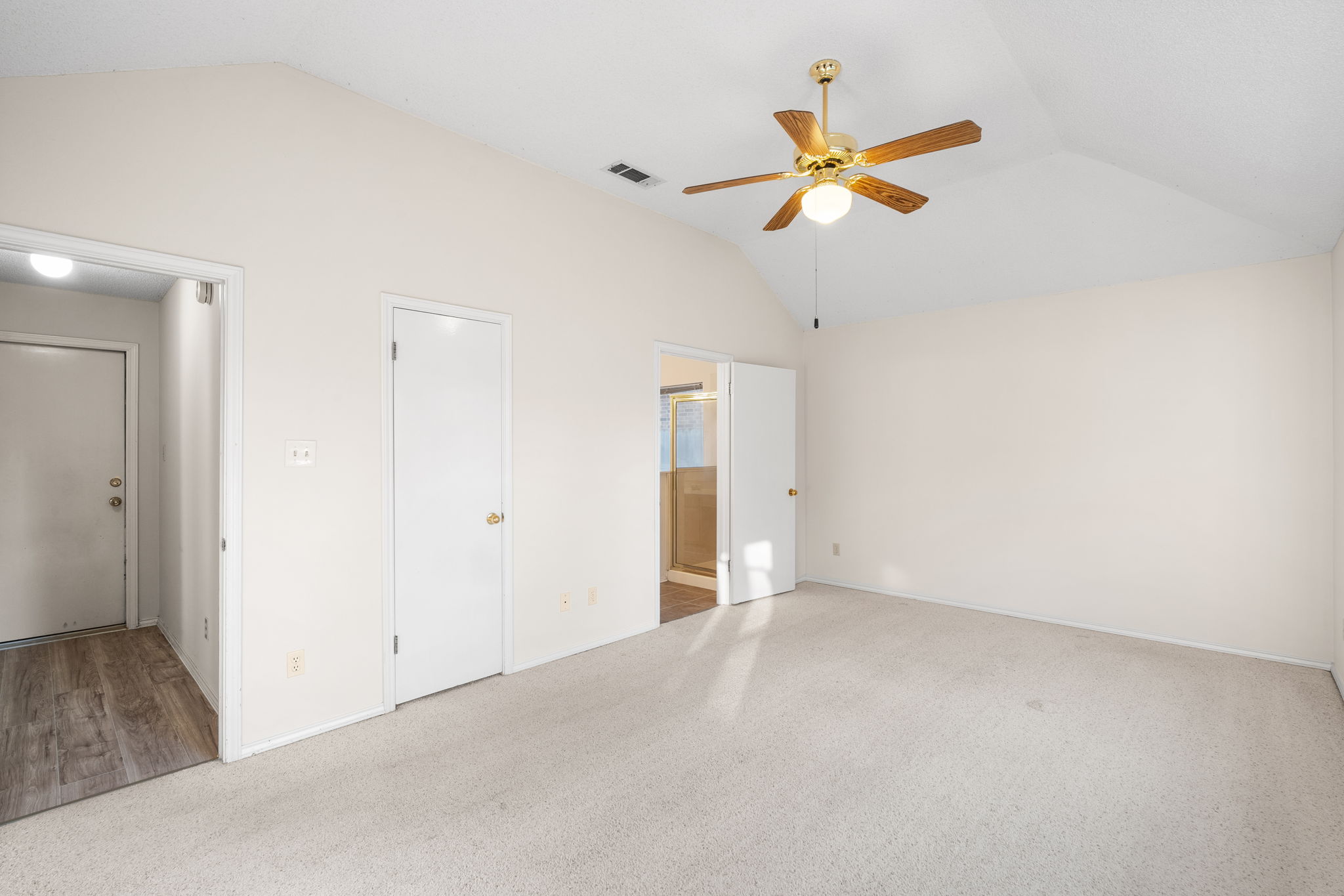 2802 Alexander Drive Leander, TX 78641 - Photo 12 of 29 Walk in closet & en-suite.