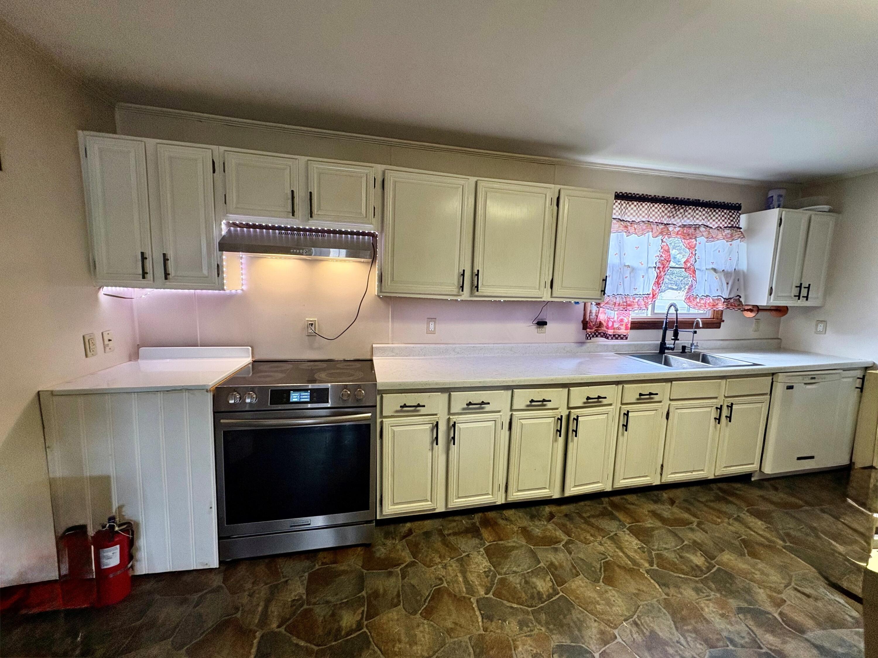 22 Dunmore Road Dunmore, WV 24934 - Photo 7 of 19 Gallery Image 7