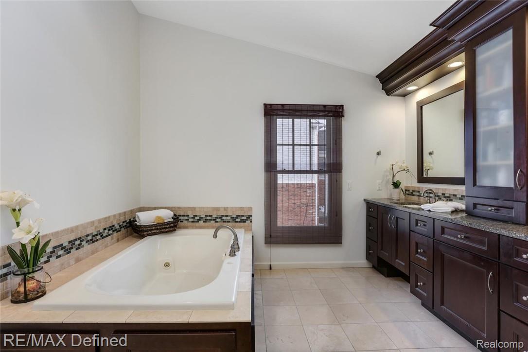 1141 Sandy Ridge Drive Rochester, MI 48306 - Photo 23 of 28 1141 Sandy Ridge Dr Rochester-large-007-7-1141 Sandy Ridge Drive-1500x1000-72dpi.jpg