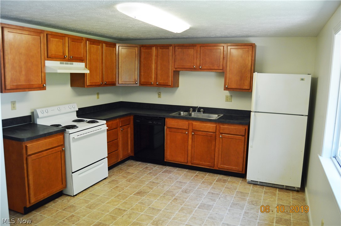 1535 Hubbard Road Madison, OH 44057 - Photo 4 of 12 Gallery Image 4