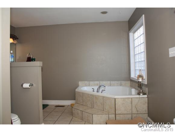 59 Lawrence Road Fletcher, NC 28732 - Photo 9 of 16 Gallery Image 9