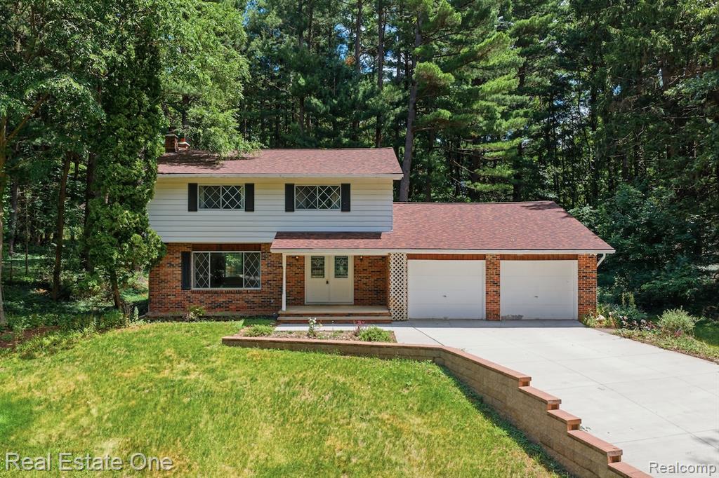 10353 Mcgregor Road Pinckney, MI 48169 - Photo 1 of 41