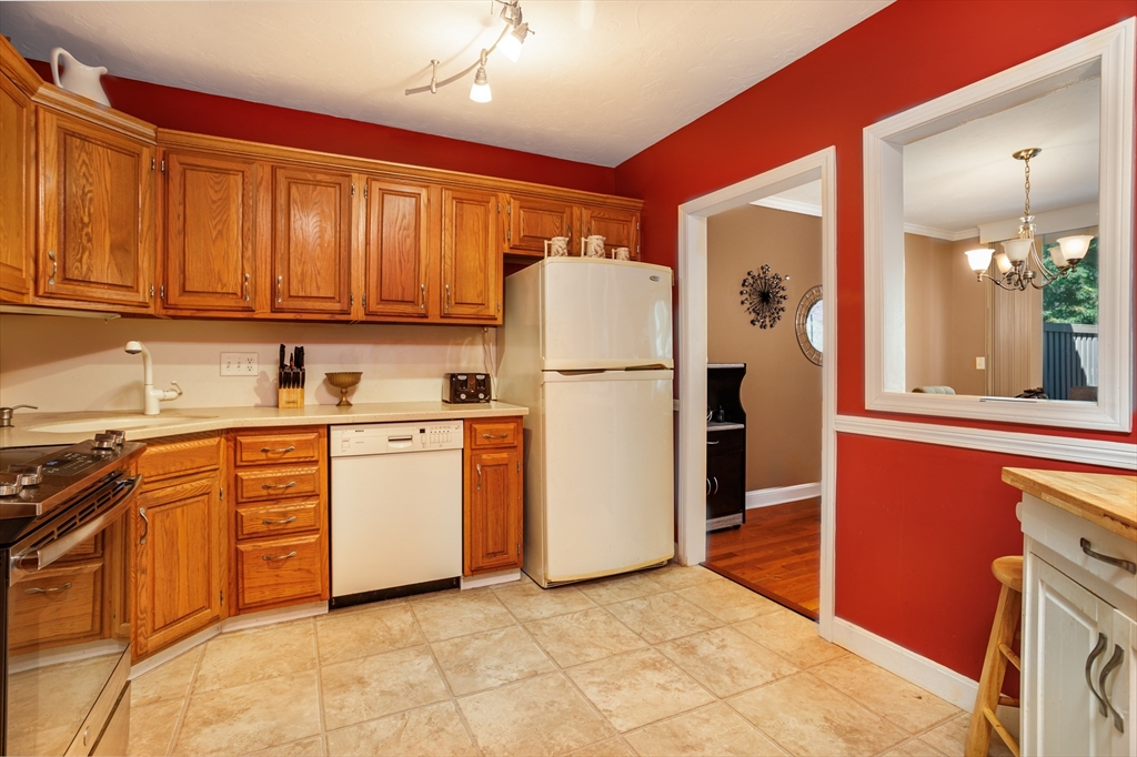 909 Ridgefield Circle, Unit 909C Clinton, MA 01510 - Photo 5 of 40