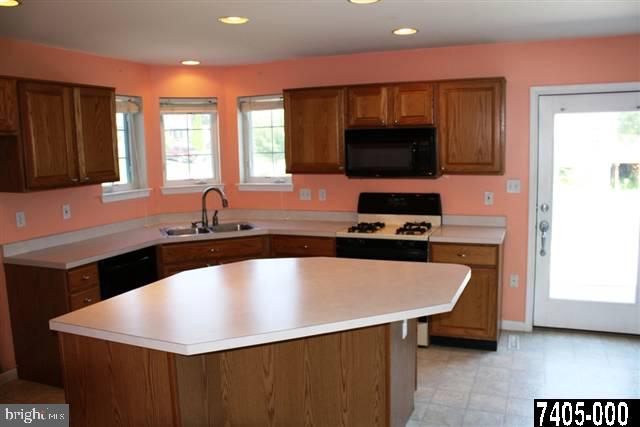 282 Runningboard Road Stewartstown, PA 17363 - Photo 4 of 25 Gallery Image 4