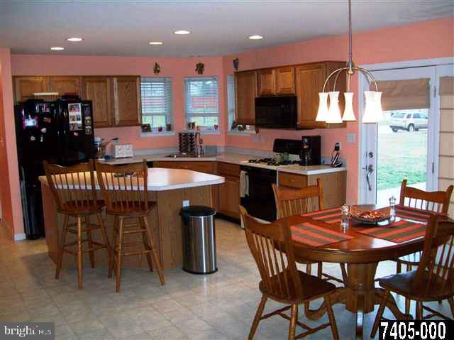 282 Runningboard Road Stewartstown, PA 17363 - Photo 5 of 25 Gallery Image 5