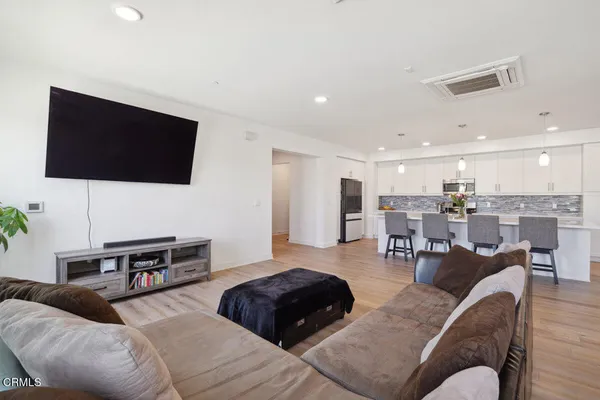 $785,000 | 2800 Wagon Wheel Road, Unit 304, Oxnard, CA 93036