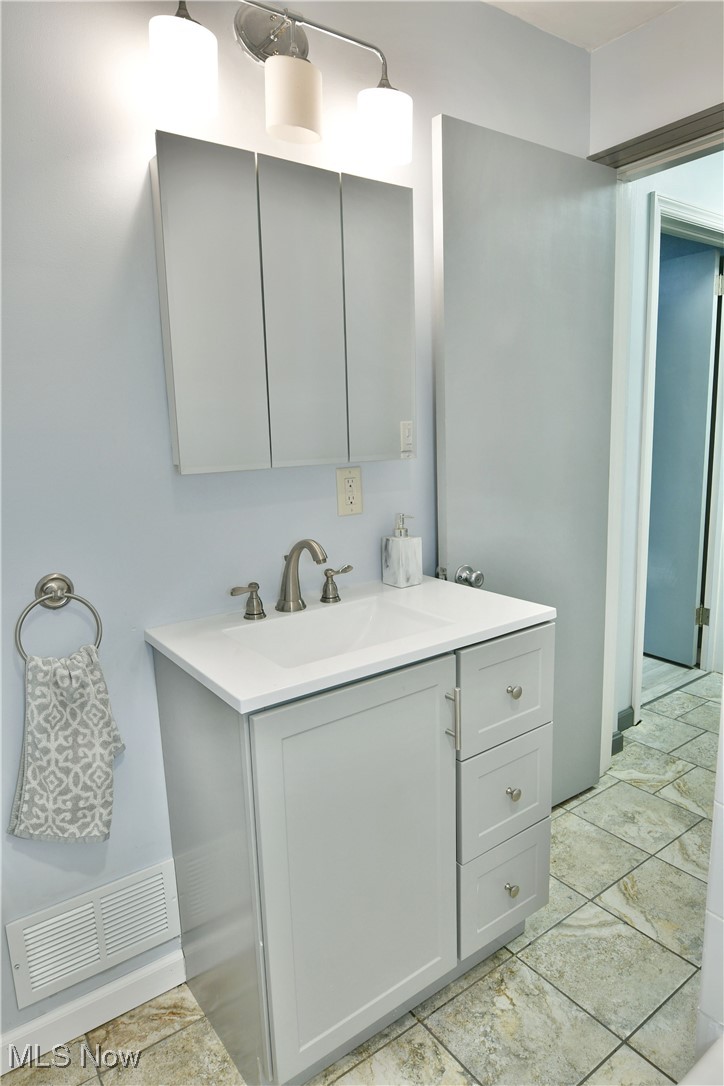 4335 Crew Hood Road Girard, OH 44420 - Photo 37 of 50 Bathroom with vanity