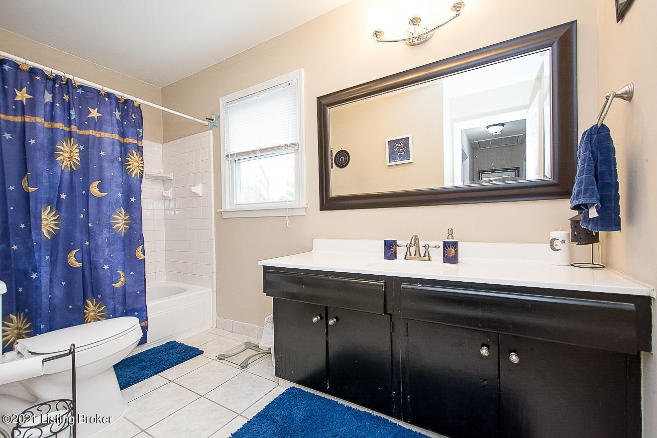 6410 Fernview Road Louisville, KY 40291 - Photo 29 of 43 Full Bath