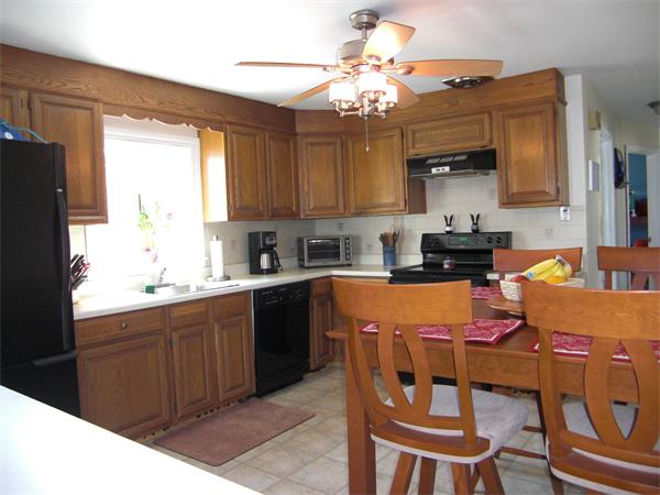 6 Apple Tree Road Tewksbury, MA 01876 - Photo 3 of 16 Gallery Image 3