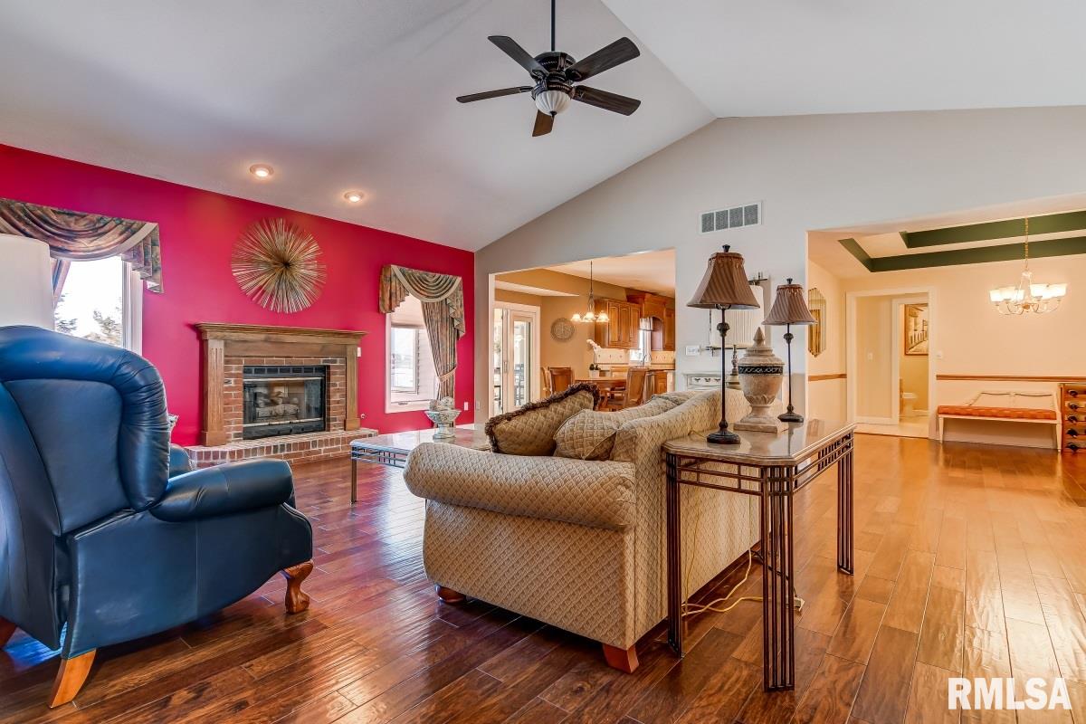 4501 Innisbrook Drive Springfield, IL 62711 - Photo 4 of 50