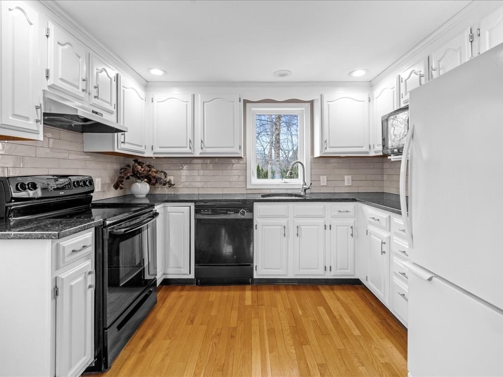 18 Hillside Road Scituate, MA 02066 - Photo 7 of 36