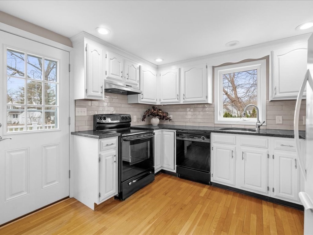 18 Hillside Road Scituate, MA 02066 - Photo 8 of 36