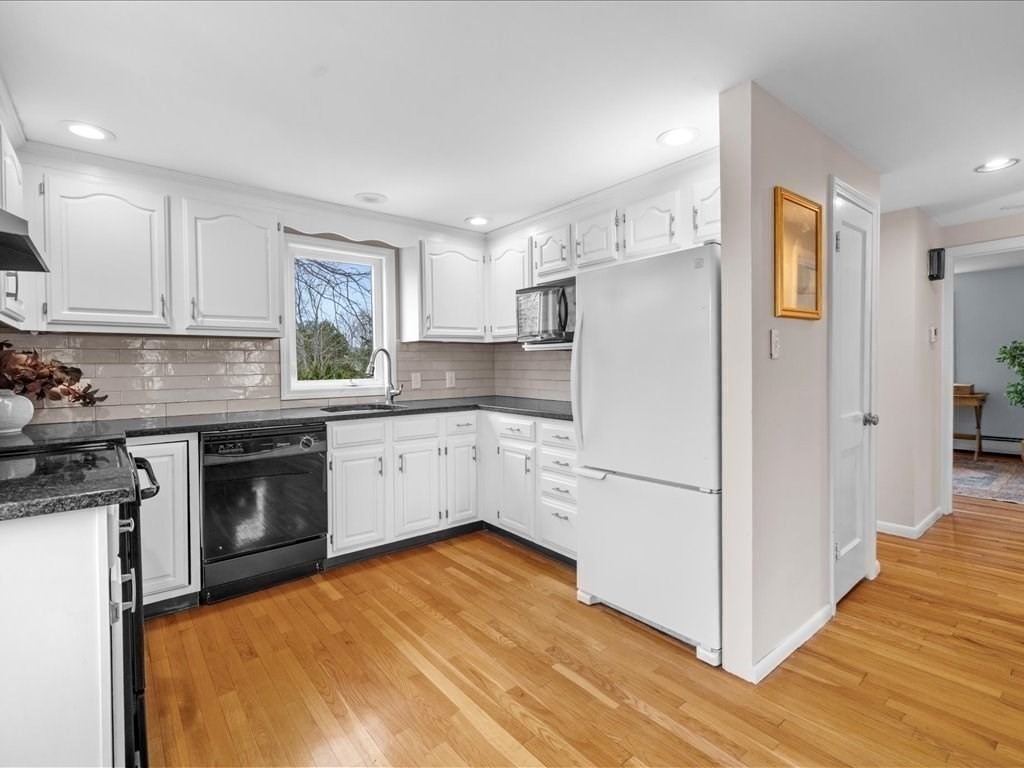 18 Hillside Road Scituate, MA 02066 - Photo 9 of 36