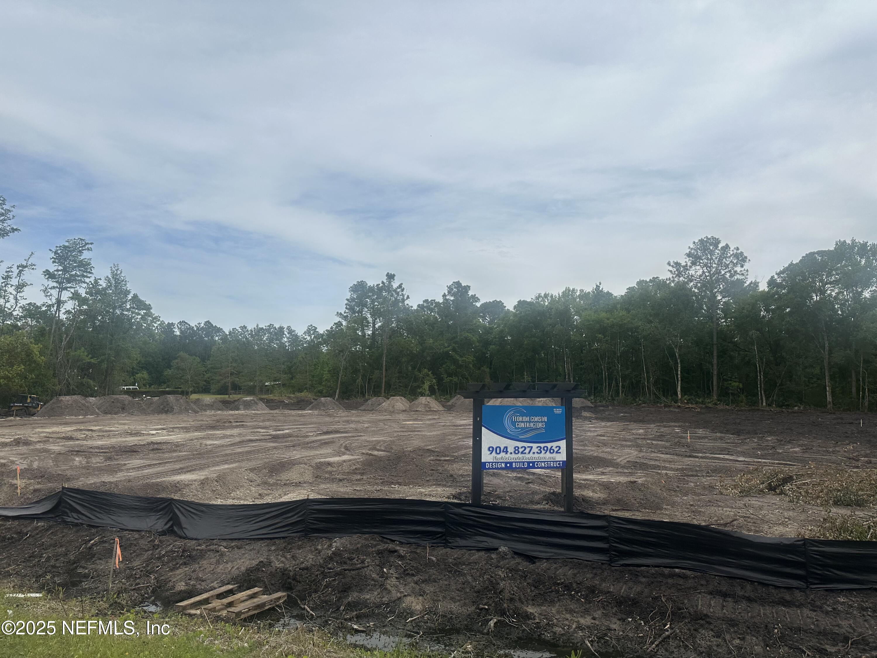 a view of a back yard of the house