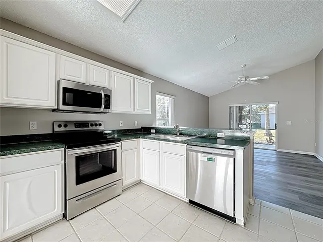 $2,300 | 13642 Emeraldview Drive, Orlando, FL 32828