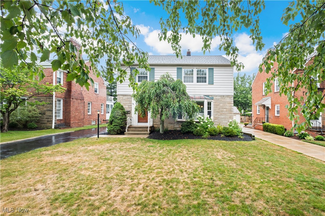2414 Loyola Road Cleveland, OH 44118 - Photo 1 of 42 Gallery Image 1