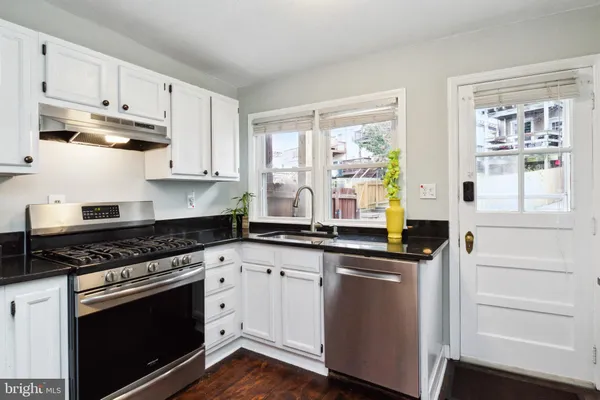 $2,800 | 651 East Clement Street, Baltimore, MD 21230