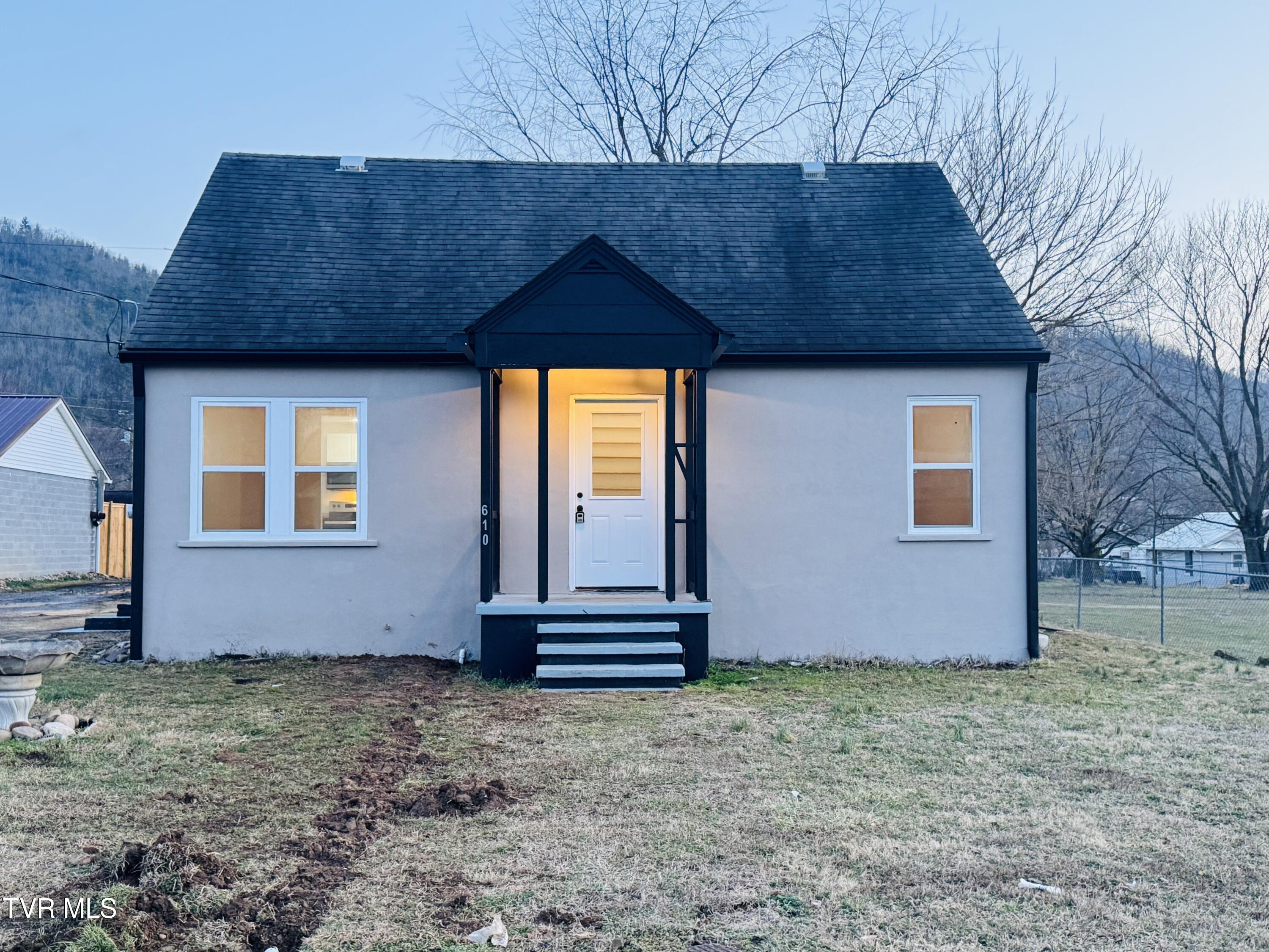 610 Washington Street Erwin, TN 37650 - Photo 2 of 27 IMG_8911