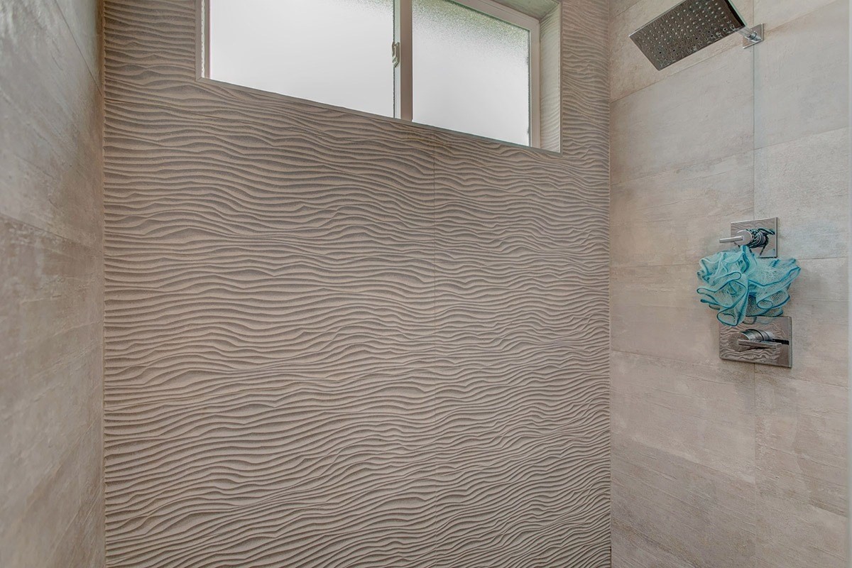 3047 Lou Street Hilo, HI 96720 - Photo 22 of 30 a bathroom with a shower