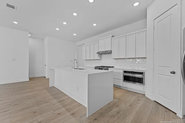 $379,990 | 5532 Paschal Park, New Braunfels, TX 78132