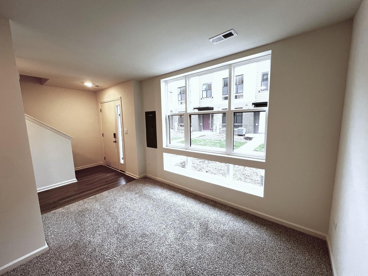 396 Summit Circle Lombard, IL 60148 - Photo 9 of 48 an empty room with windows