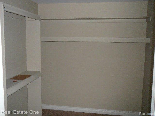 3285 East 11 Mile Road Warren, MI 48092 - Photo 9 of 14 Walk In Closet
