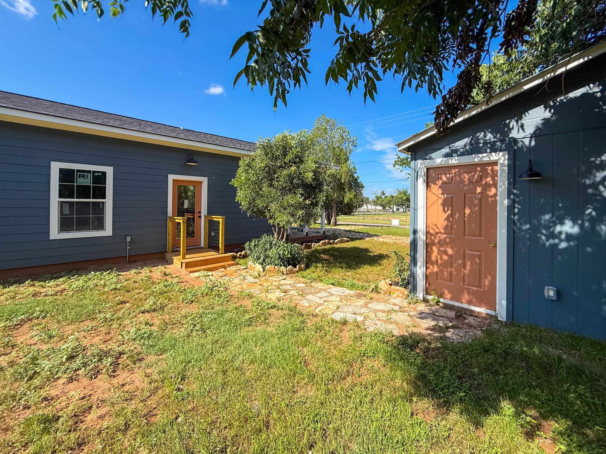 705 Flag Street Llano, TX 78643 - Photo 5 of 41