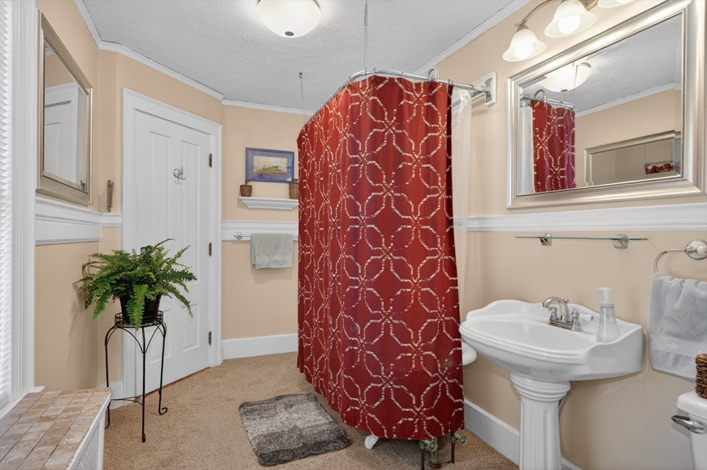 13 Maplewood Road Worcester, MA 01602 - Photo 27 of 39 Gallery Image 27