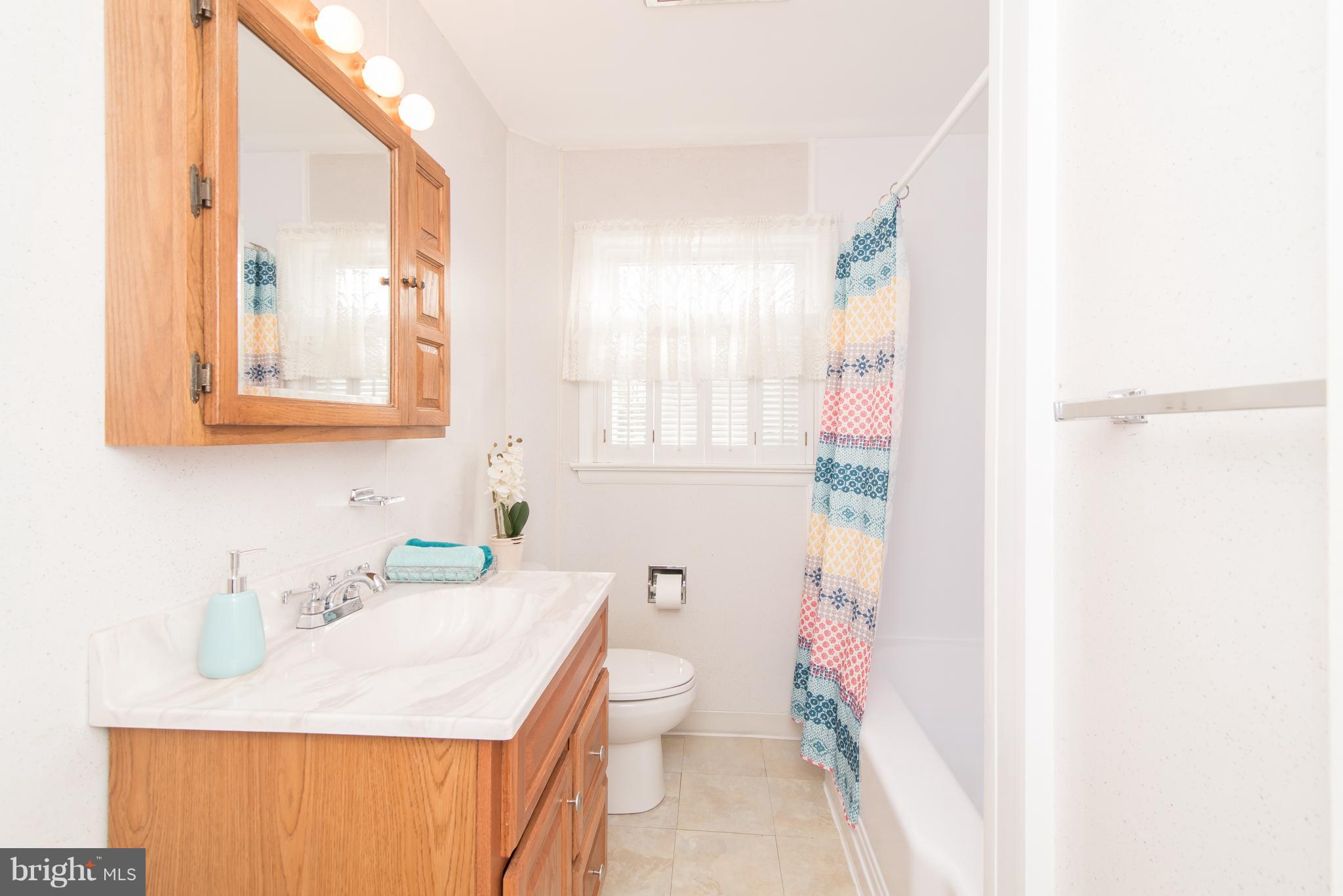 218 East 5th Avenue Ranson, WV 25438 - Photo 11 of 35 Updated Bathroom With New Bath-fitter Tub-Shower!