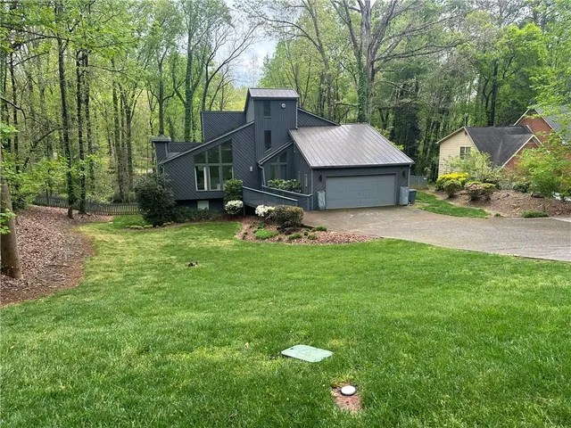 a view of a house with a backyard